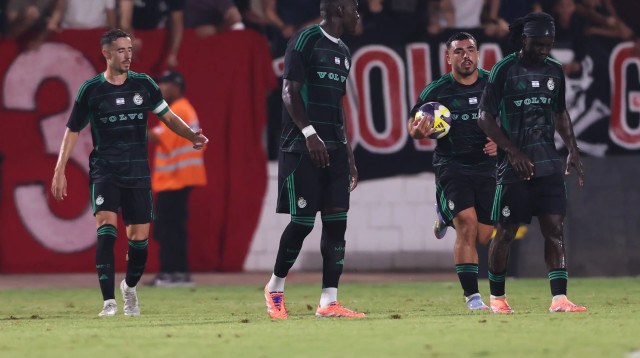 פיטר אגבה, איתן אזולאי, עבדולאי סק, דולב חזיזה שחקני מכבי חיפה מאוכזבים (צילום: מאור אלקסלסי)