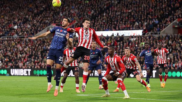 שחקני ארסנל וסנדרלנד (צילום: Getty images)