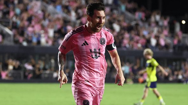 ליאונל מסי חוגג (צילום: Gettyimages)