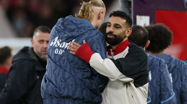 שחקן ליברפול, מוחמד סלאח, לצד שחקן מנצ'סטר סיטי ארלינג הולאנד (צילום: GettyImages, ADRIAN DENNIS)