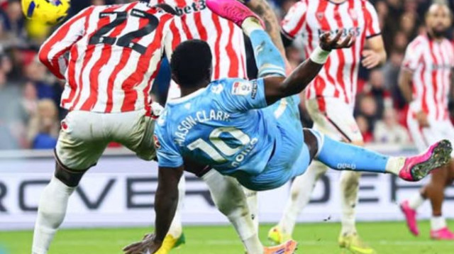 אפרון מייסון-קלארק בעת כיבוש השער (צילום: צילום מסך, אינסטגרם)