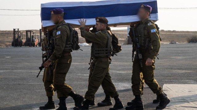 חיילי צה"ל נושאים את ארונו של סגן הדר גולדין ז"ל (צילום: דובר צה"ל)