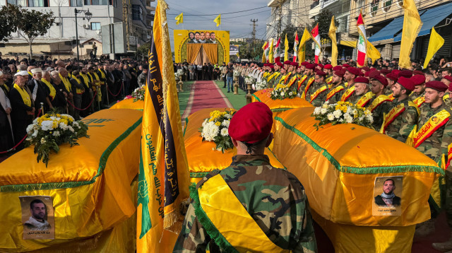 הלוויה של חיזבאללה (צילום: רויטרס)