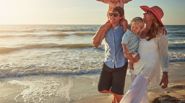 משפחה בחופשה (צילום: יח"צ,שאטרסטוק)