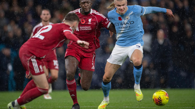 שחקן ליברפול, איברהימה קונאטה, מול שחקן מנצ'סטר סיטי, ארלינג הולאנד (צילום: GettyImages, Visionhaus)