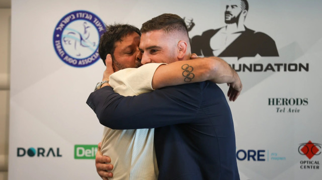 פיטר פלצ'יק עם אורן סמדג'ה (צילום: קובי אליהו)