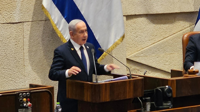 נתניהו בדיון 40 חתימות במליאת הכנסת (צילום: אברהם בלוך)