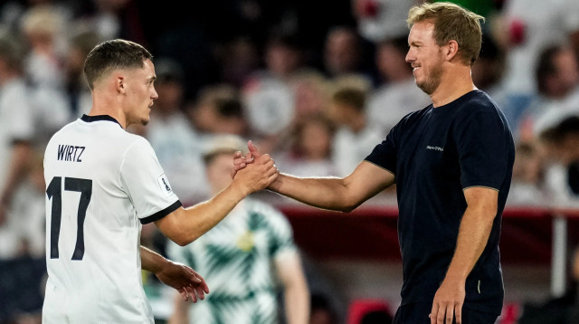 יוליאן נאגלסמן, מאמן נבחרת גרמניה לצד פלוריאן וירץ (צילום: GettyImages)