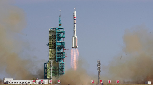 החללית בזמן שיגורה (צילום: רויטרס)