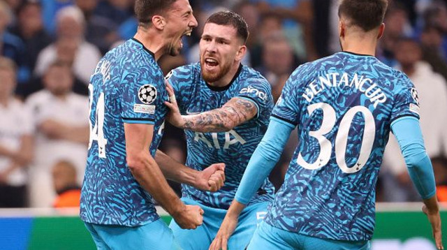 הויביירג במדי טוטנהאם (צילום: Jean Catuffe / Contributor)