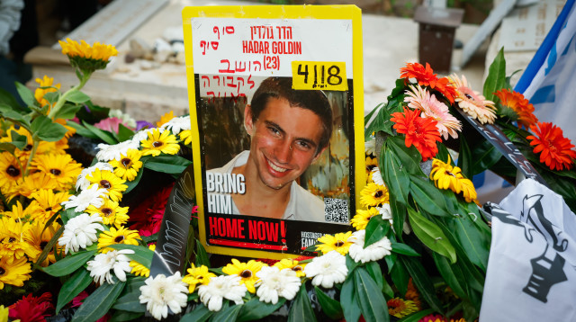 אלפים ליוו את סגן הדר גולדין בדרכו האחרונה (צילום: חיים גולדברג פלאש 90)