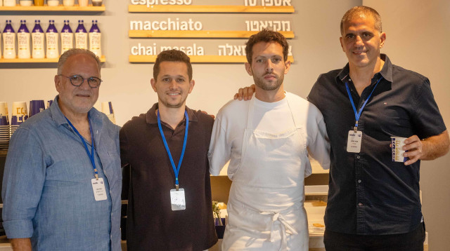 עמיר אהרון, רז רהב, אביב וולף ועזרא כהן (צילום: דניאל לילה)