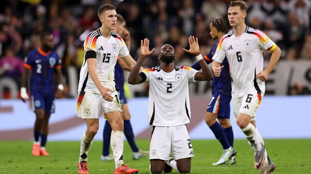 ניקו שלוטברק לצד אנטוניו רודיגר (צילום: Maja Hitij / Staff)