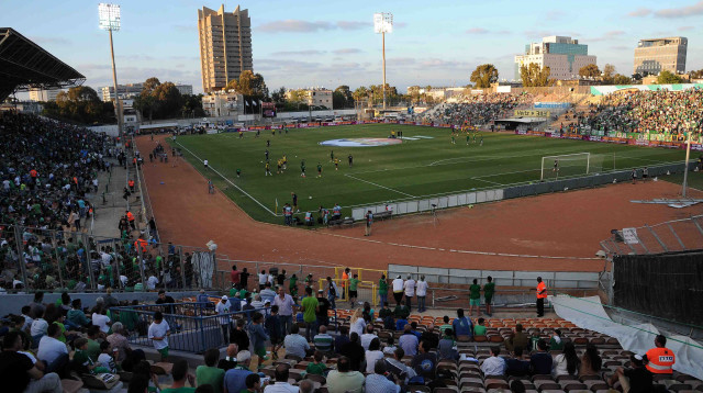 גדל וגדל והגיע לשיאו דווקא כשהדשא היה בו צהוב – בעונת האליפות הראשונה בעיר ב-1984. קרית אליעזר (צילום: ברני ארדוב)