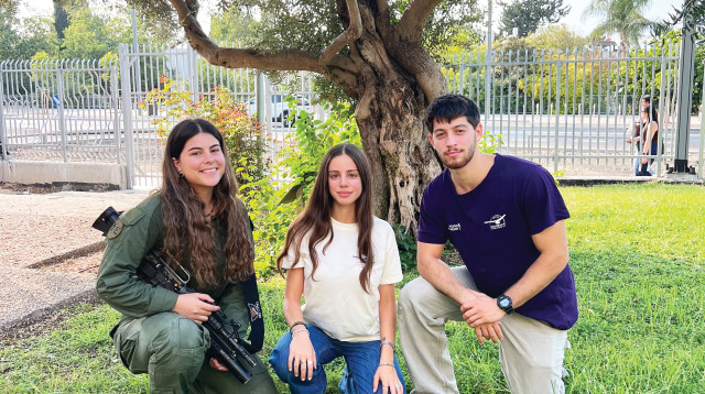 משמאל לימין ים צרפתי, עופר צידקיאלי וכליל לנדסמן  (צילום: פרטי)