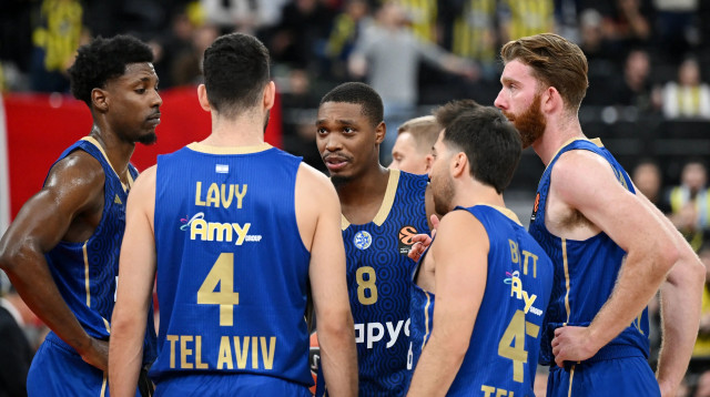 שחקני מכבי תל אביב (צילום: רויטרס)