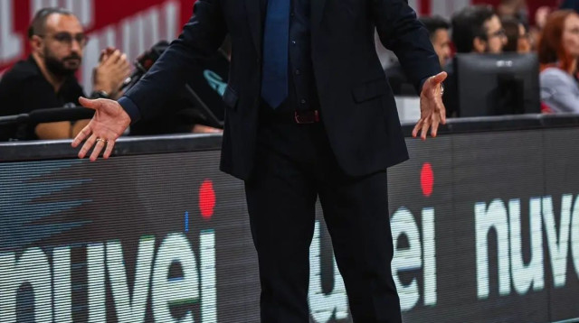 דימיטריס איטודיס, מאמן הפועל תל אביב (צילום: אתר רשמי, הפועל "IBI" תל אביב)