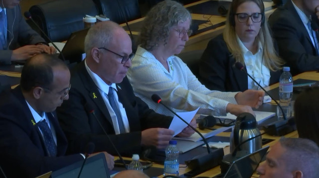 אביבה וקית' סגל מעידים בפני הוועדה (צילום: משרד המשפטים)