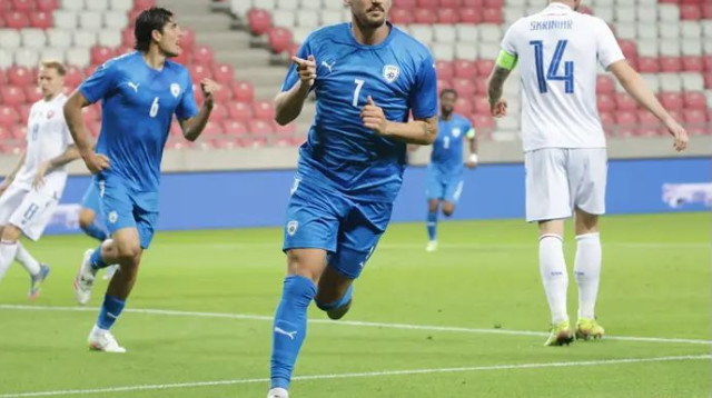 ירדן שועה במדי נבחרת ישראל (צילום: אודי ציטיאט)