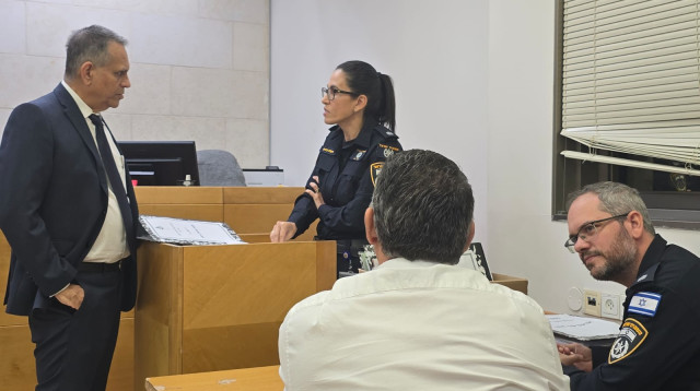 פרשת "יד לוחצת יד" (צילום: אלון חכמון)