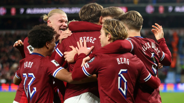 ארלינג הולאנד ושחקני נבחרת נורבגיה (צילום: אימג'בנק  GettyImages, Joern Pollex - UEFA)