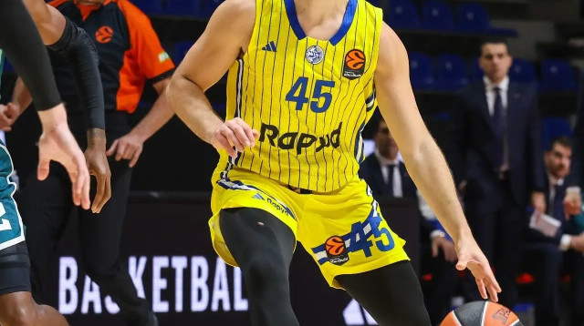 שחקן מכבי תל אביב תמיר בלאט (צילום: אתר רשמי, דראגן טשיץ')