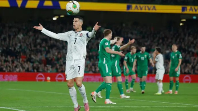 פיגור מפתיע וכרטיס אדום לכריסטיאנו רונאלדו, שיחסר לפורטוגל במחזור האחרון (צילום: רויטרס)