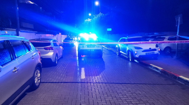 זירת האירוע בהרצליה (צילום: דוברות המשטרה)