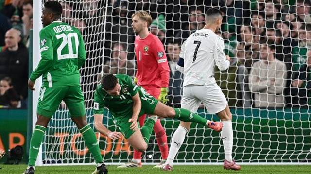 רונאלדו חובט באושיי (צילום: GettyImages)