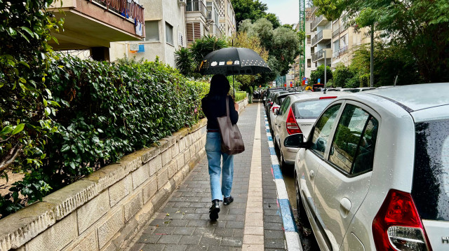 מטריה, גשם, חורף (צילום: אבשלום ששוני)