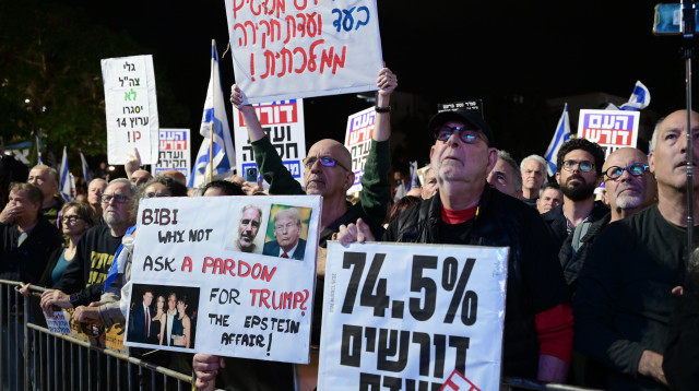 הפגנה בכיכר הבימה (צילום: אבשלום ששוני)