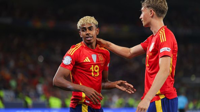 לאמין ימאל ודין הויסן (צילום: GettyImages)