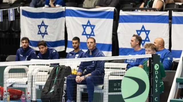 "כל נסיעה לאליפויות בעולם הן פרטיות למרות שאנחנו תחת דגל ישראל". נבחרת הדייויס (צילום: אתר רשמי, איגוד הטניס)