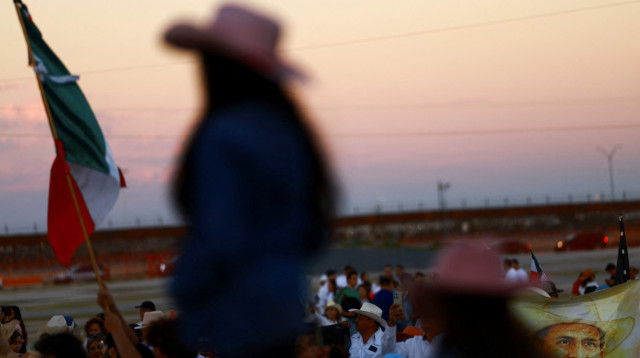 מחאה על הפשיעה הגוברת והשחיתות במקסיקו (צילום: רויטרס)