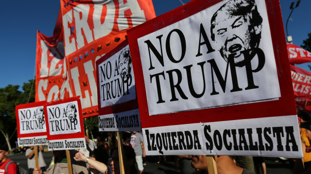 הפגנות נגד טראמפ בבואנוס איירס (צילום: רויטרס)