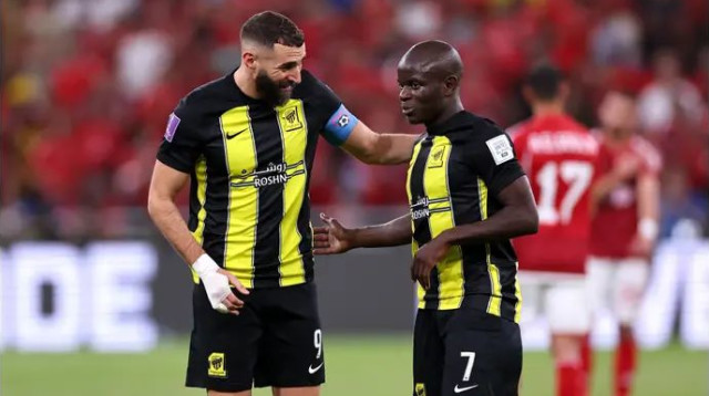 אנגולו קאנטה במדי אל איתיחאד לצד קארים בנזמה (צילום: אימג'בנק  GettyImages, Robbie Jay Barratt - AMA)