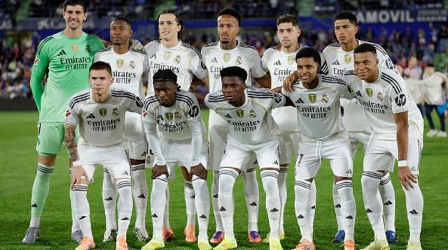 דויד אלאבה עם שחקני ריאל מדריד (צילום: Soccrates Images / Contributor)