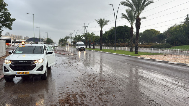 בוץ באשקלון בעקבות הגשמים העזים (צילום: עיריית אשקלון)