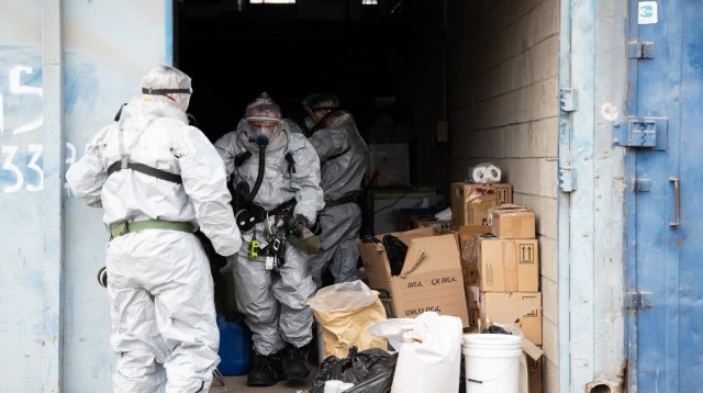 פשיטת המשטרה על המעבדה באשדוד (צילום: דוברות המשטרה)