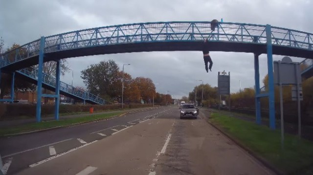 מצלמת הרכב של מאט ג'ונסון (צילום: צילום מסך אינסטגרם)