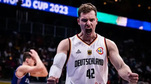 זה עדיין לא אומר שתראו אותו בפיינל פור עם באיירן מינכן. אנדי אובסט, גירסת הנבחרת (צילום: אתר רשמי, FIBA)