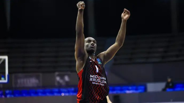 אולימפיאקוס מחכה לו? ג'ארד הארפר (צילום: אתר רשמי, מיכל בן גיגי, הפועל ירושלים)