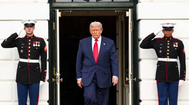 דונלד טראמפ מחכה למוחמד בן סלמאן (צילום: רויטרס)