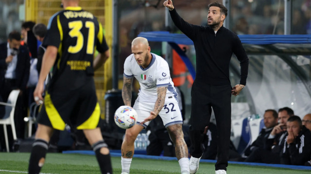 ססק פברגאס מאמן קומו מאחורי פדריקו דימרקו שחקן אינטר (צילום: רויטרס)