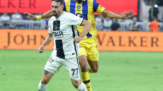 רוי רביבו, מכבי תל אביב לצד עומר אצילי, בית"ר ירושלים (צילום: דני מרון)