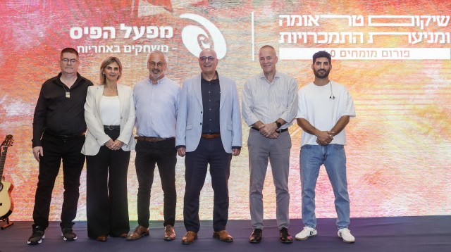 פורום המומחים של מפעל הפיס  (צילום: דרור סיתהכל   )