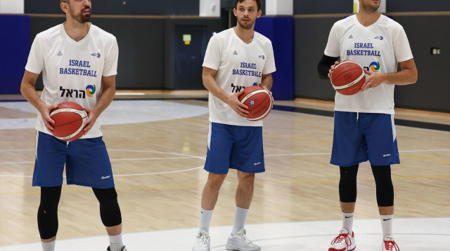 בר טימור, עוז בלייזר, רועי הובר, נבחרת ישראל (צילום: דני מרון)