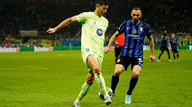 רוברט לבנדובסקי במדי ברצלונה מול אינטר בחצי גמר אלופות ב-2024/25 (צילום: Pier Marco Tacca)