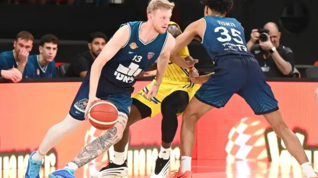 שורה סטטיסטית מרשימה. מאליק הול (צילום: ברני ארדוב)