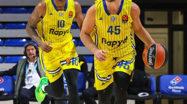 שחקן מכבי תל אביב תמיר בלאט (צילום: אתר רשמי, דראגן טשיץ')